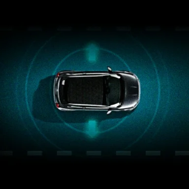Simulação de Fiat 500e visto de cima, com indicadores (setas, círculos e faixas tracejadas) ao redor do carro representando sensores das tecnologias autônomas.